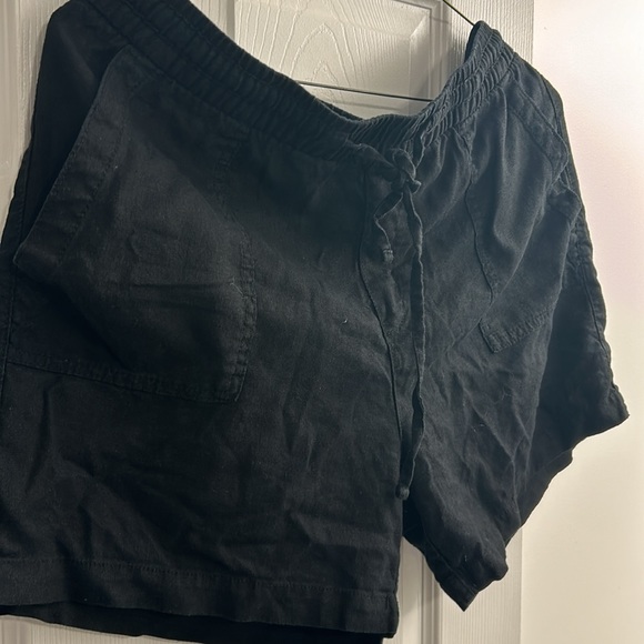 Old Navy women’s shorts size large - Picture 3 of 3